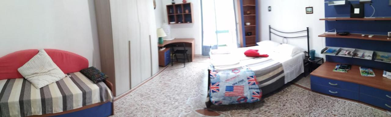 napoli. un cuore che batte. Esterno foto